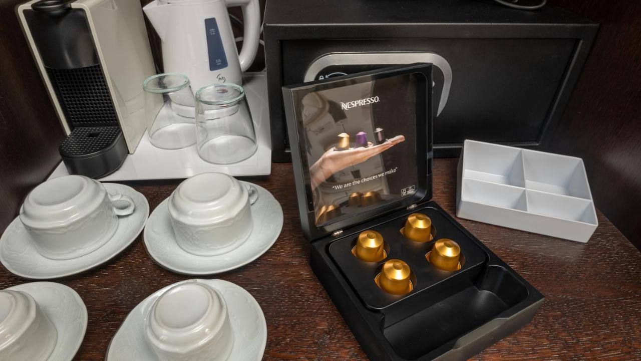 יואנינה Brettania Hotel מראה חיצוני תמונה