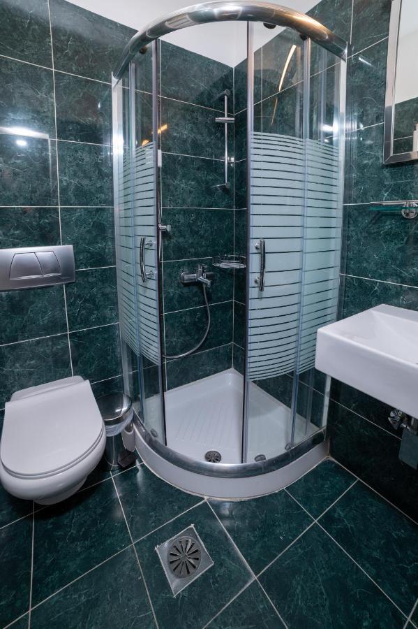 יואנינה Brettania Hotel מראה חיצוני תמונה